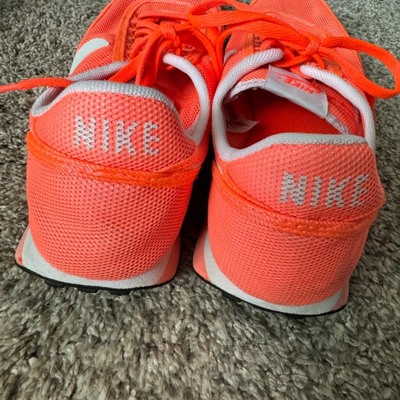 Nike Elite Tape Waffle Running Shoes - Picture 3 of 6